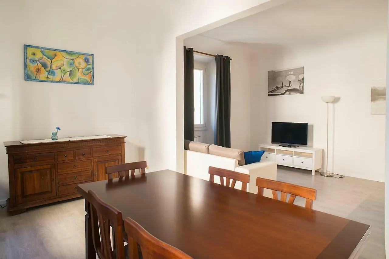 Vasco Pratolini Apartment Di Stefania Sesto フィレンツェ